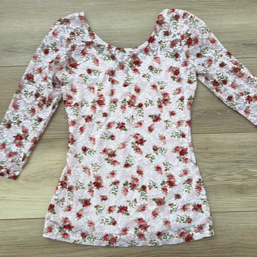 Guess lace floral top size S